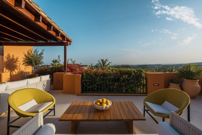 Eksklusiv Leilighet i Første Etasje med Panoramautsikt i La Cerquilla, Nueva Andalucia