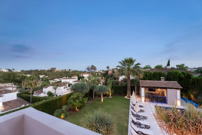 Bla gjennom Exquisite Six-Bedroom Luxury Villa i Golfdalen i Nueva Andalucia, Marbella