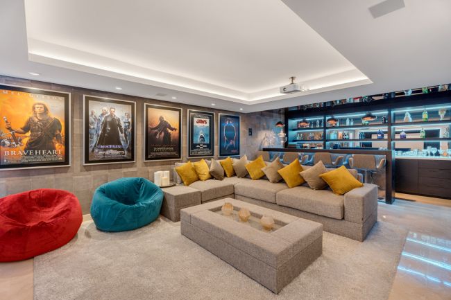 Bla gjennom Exquisite Six-Bedroom Luxury Villa i Golfdalen i Nueva Andalucia, Marbella