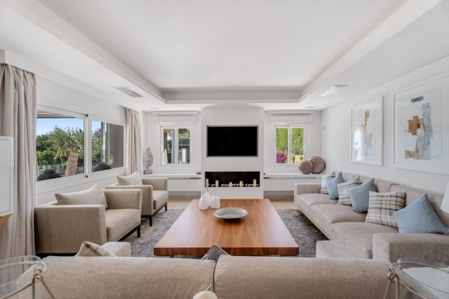 Bla gjennom Exquisite Six-Bedroom Luxury Villa i Golfdalen i Nueva Andalucia, Marbella