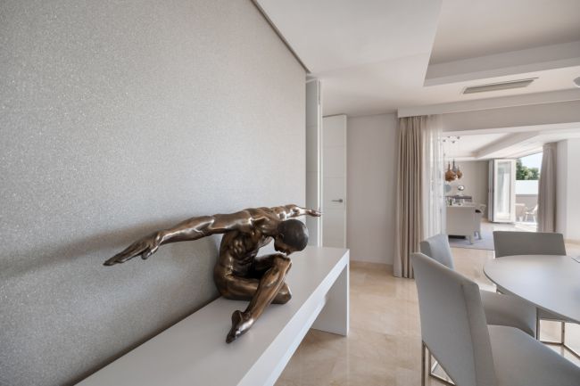 Bla gjennom Exquisite Six-Bedroom Luxury Villa i Golfdalen i Nueva Andalucia, Marbella