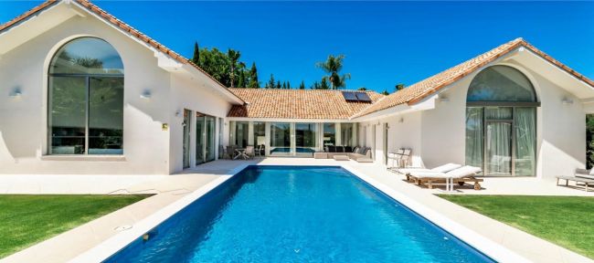 Stunning 5-Bedroom Villa on Valderrama Golf Course – Sotogrande