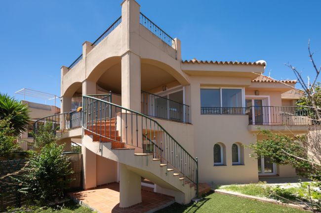 3 Schlafzimmer Stadthaus mit Solaruim und Meerblick. Riviera del Sol