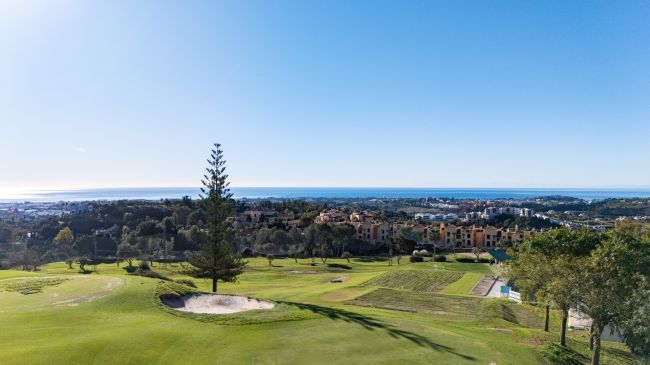 Inbäddad exceptionell fristående villa i Los Arqueros Golf.
