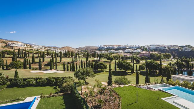 Exquisite Frontline Golf Villa in Los Flamingos, Benahavis