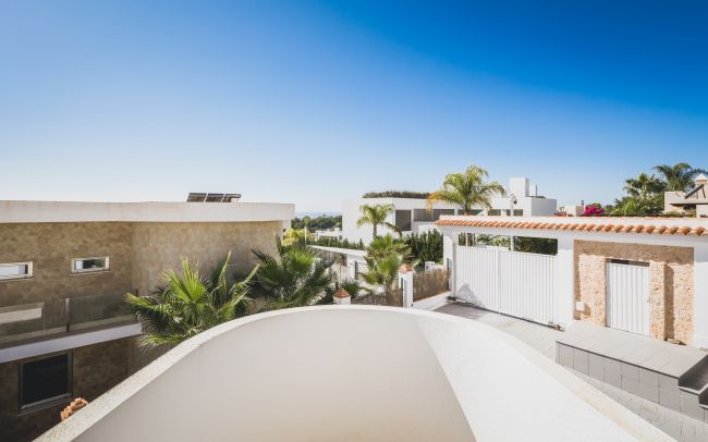 Exquisite Frontline Golf Villa in Los Flamingos, Benahavis