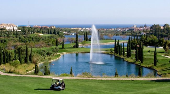 Erstklassige Golfgrundstücke in erster Reihe in Los Flamingos Golf, Benahavís