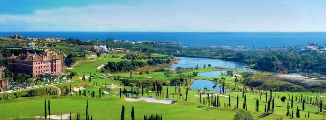 Erstklassige Golfgrundstücke in erster Reihe in Los Flamingos Golf, Benahavís