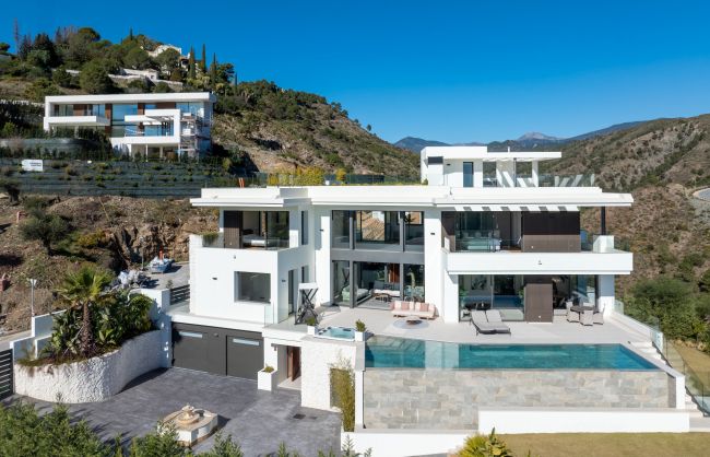 SIND SIE AUF DER SUCHE NACH EINEM NEU GEBAUTEN, MODERNEN HAUS?