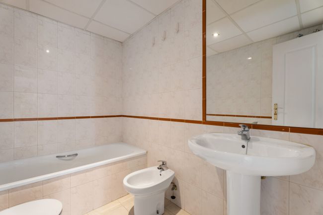 Leilighet med 2 soverom i nærheten av Torrequebrada Golf & Gåavstand til stranden