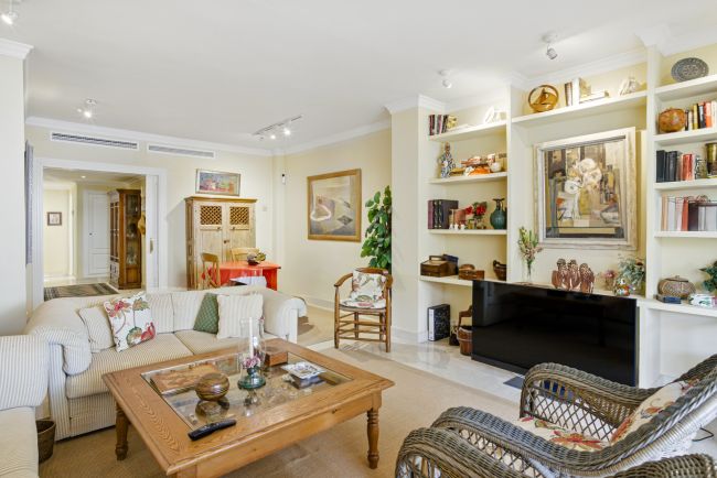 Exclusive Beachfront Two-Bedroom South-Facing Apartment with Sea Views in La Herradura, Marbella