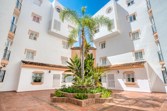 Rymlig tre sovrum, South-Facing Ground Floor Lägenhet i La Herradura, Marbella