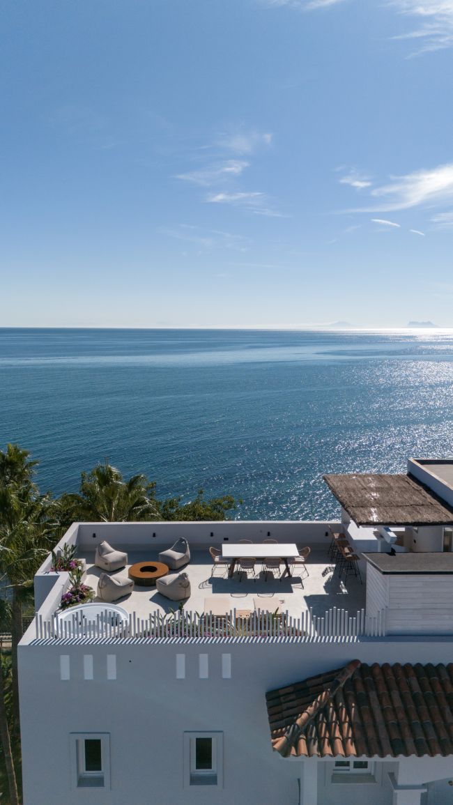 Opplev Estepona på sitt aller beste – Fantastisk toppleilighet med panoramautsikt over havet