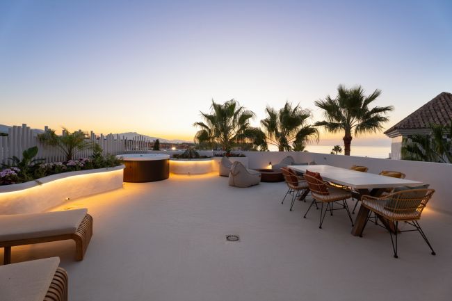 Exclusive Beachfront Penthouses – Experience Estepona at Its Finest – Stunning Penthouses with Panoramic Sea Views