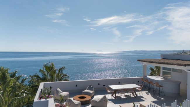 Opplev Estepona på sitt aller beste – Fantastisk toppleilighet med panoramautsikt over havet
