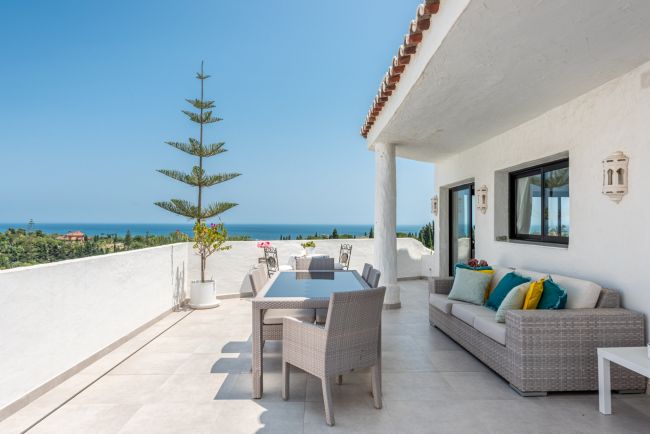 Elegant Penthouse with Breathtaking Views in Coto Real, Marbella’s Golden Mile