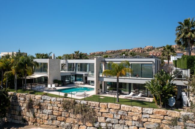 Contemporary Luxury with Panoramic Views in La Alquería