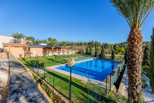 Fantastic LOW PRICE SEMI-DETACHED HOUSE!