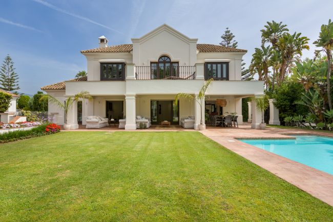 Charming Mediterranean-Style Luxury Villa in Guadalmina Baja