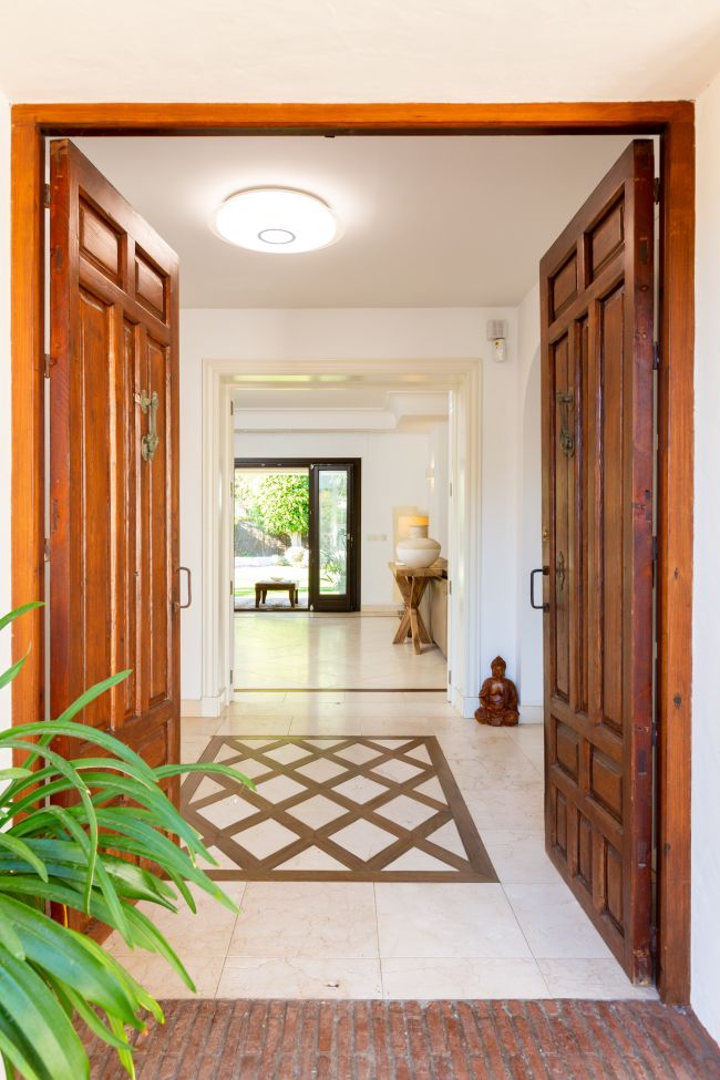 Charming Mediterranean-Style Luxury Villa in Guadalmina Baja