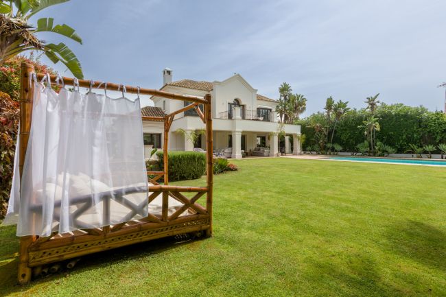 Charming Mediterranean-Style Luxury Villa in Guadalmina Baja