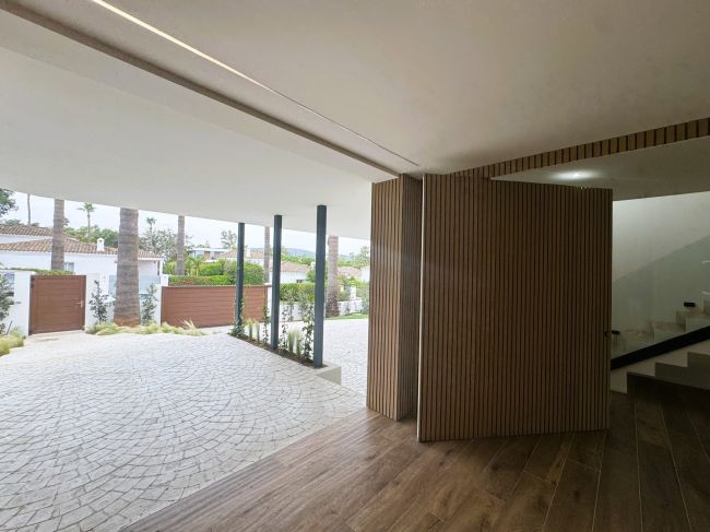 Brand New, Turn Key-Prestigious Unique Luxurious Villa in Sotogrande Costa