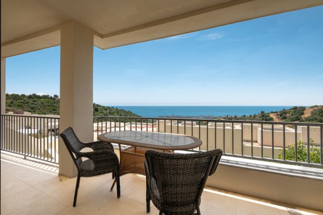 Stunning apartment with panoramic views in Altos de Los Monteros