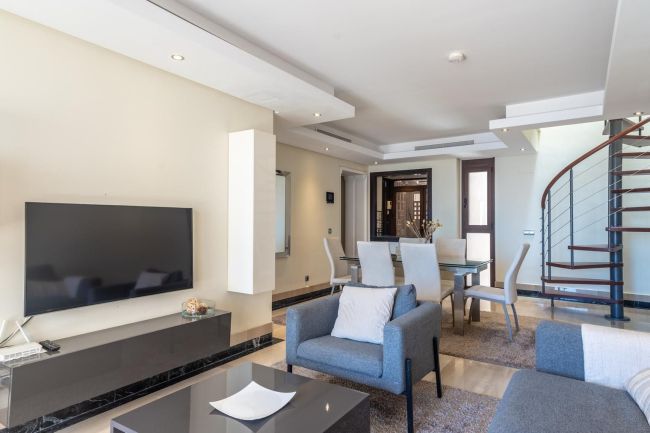 Luksus penthouse rett på stranden i Bahia de la Plata, Estepona