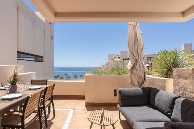 Luksus penthouse rett på stranden i Bahia de la Plata, Estepona
