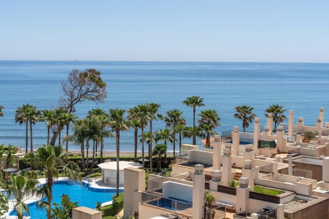 FØRSTE LINJE BEACH PENTHOUSE - ESTEPONA
