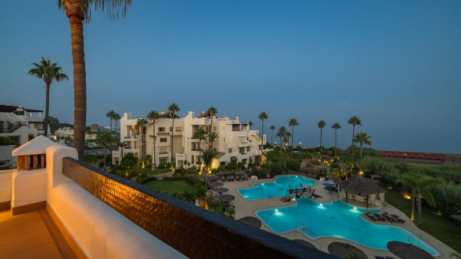 FØRSTE LINJE BEACH PENTHOUSE - SEA VIEW - ESTEPONA