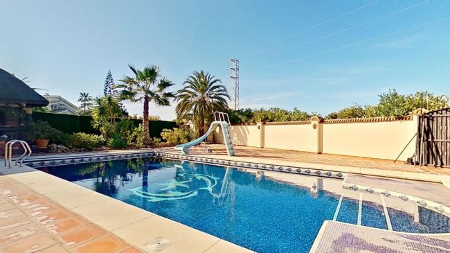 Villa till salu i Calahonda, Mijas Costa