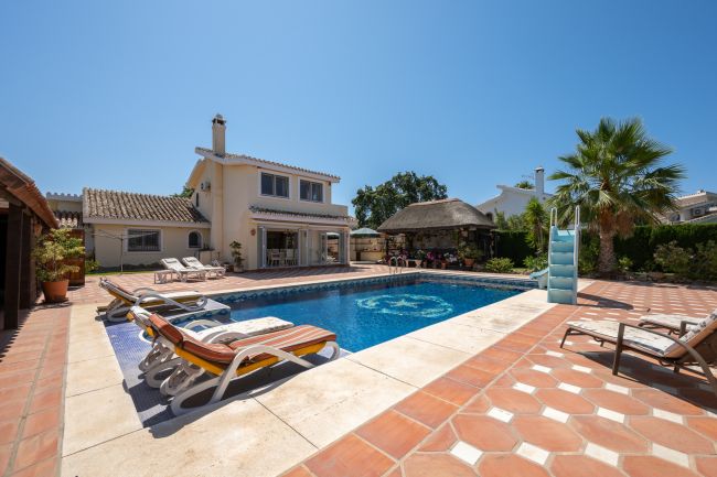 Villa til salgs i Calahonda, Mijas Costa