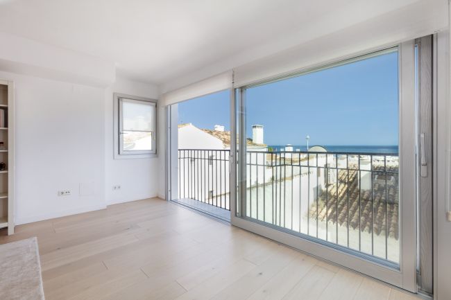 Luksuriøs leilighet med to soverom og utsikt over sjøen og marinaen i Puerto Banus, Marbella