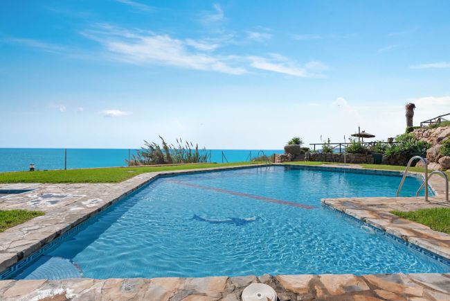 FØRSTE LINJE BEACH COMPLEX - TOWNHOUSE - ESTEPONA WEST