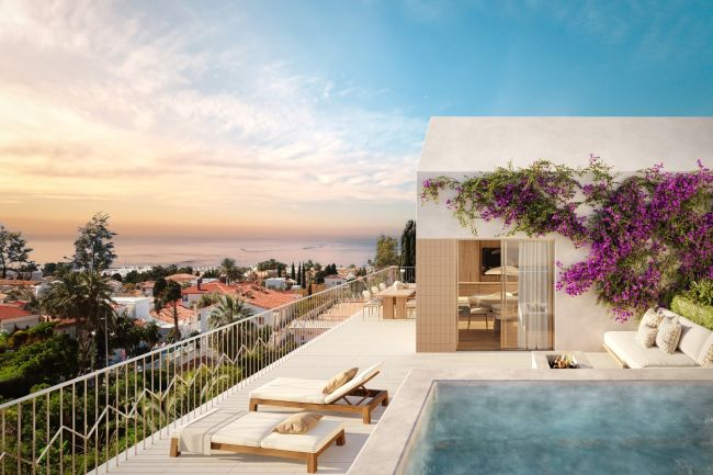 Spectacular penthouse with stunning sea views and private swimming pool