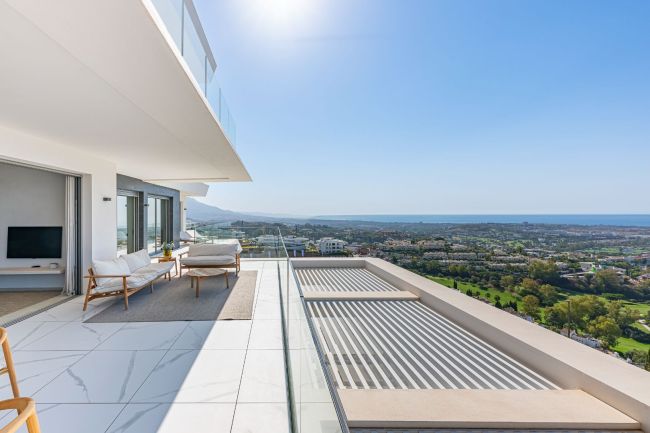 STUNNING CORNER MIDDLE FLOOR APARTMENT WITH PANORAMIC GOLF & SEA VIEWS
