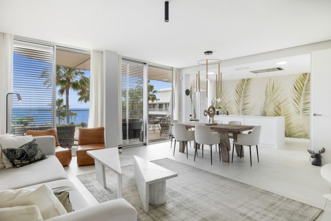 BEACH LEVERT - ESTEPONA