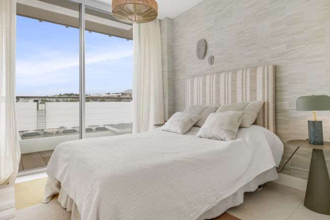 BEACH LEVERT - ESTEPONA