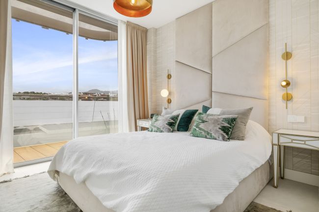 BEACH LEVERT - ESTEPONA