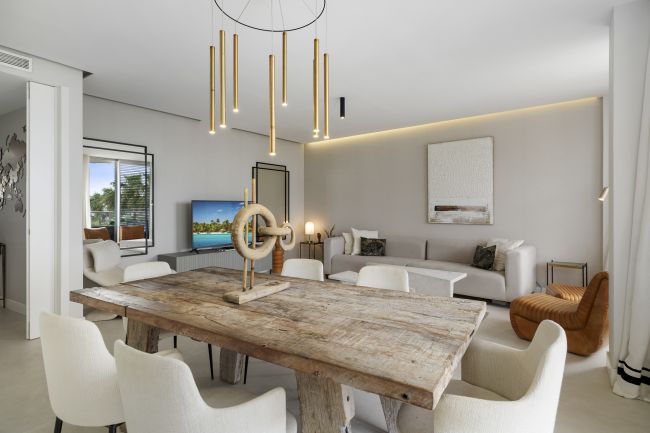 BEACH LEVERT - ESTEPONA