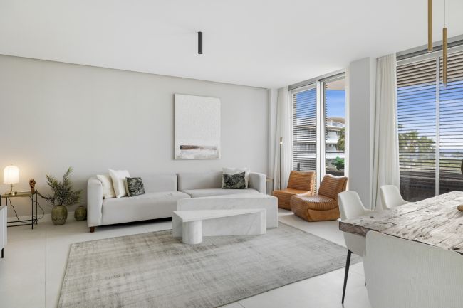 BEACH LEVERT - ESTEPONA