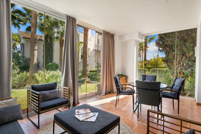 Elegant 2-Bedroom Apartment in Alcazaba Lagoon