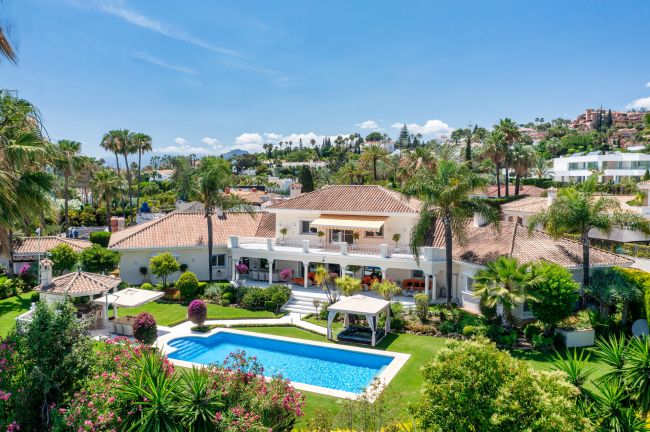 VILLA IN  URB. LA CERQUILLA, NUEVA ANDALUCIA, MARBELLA