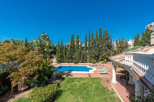 VILLA I CENTRE AV MARBELLA - 8 BEDROOMS