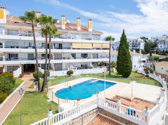 Spacious 3-Bedroom Apartment with Sea Views in Riviera del Sol