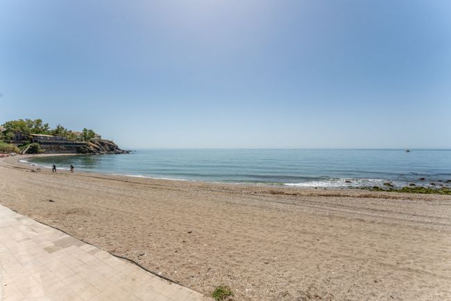 Exceptional Beachfront Investment Opportunity 4 Turnkey Tourist Apartments in Benalmádena Costa