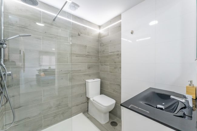 Eksklusiv Leilighet på Bakkeplan med 7 Soverom ved Strandlinjen i Benalmadena Costa