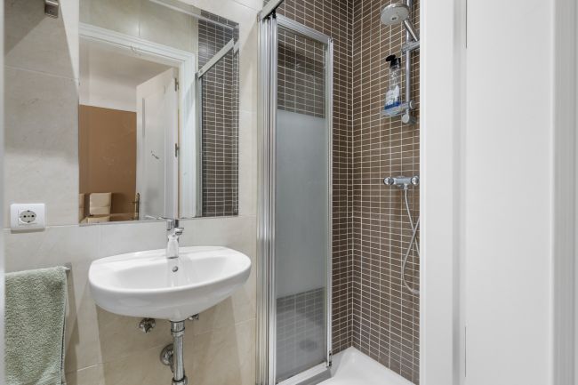 NUEVA ANDALUCIA – VELKEN DISTANCE TIL PUERTO BANUS -- SPACIUS 3-BEDROOM BOLIG