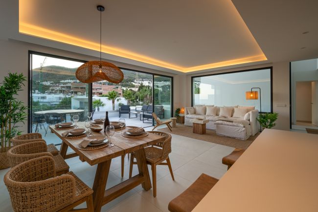 Moderne halvpart av tomannsbolig med privat basseng i Benalmadena Costa